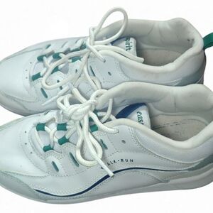 Easy Spirit Kids Sneakers in White and Teal